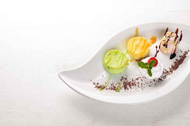 Plato creativo sobre mesa